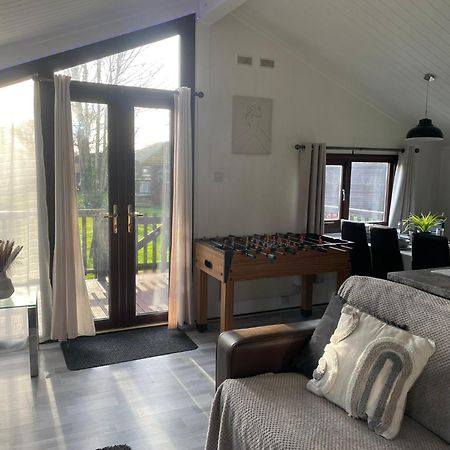 Cosy 3 Bed Lodge In Hoburne, Cotswolds South Cerney Exterior foto