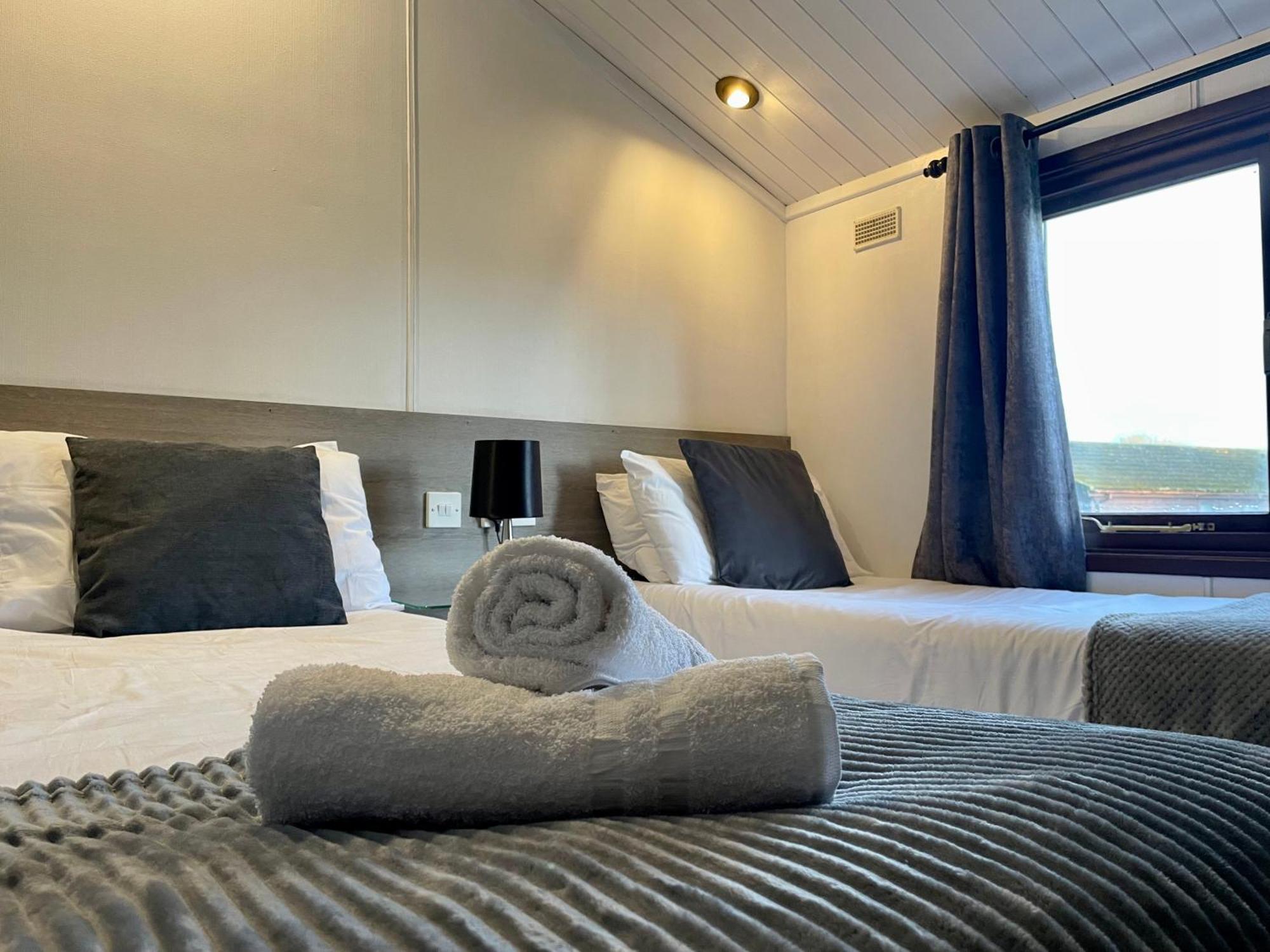 Cosy 3 Bed Lodge In Hoburne, Cotswolds South Cerney Exterior foto